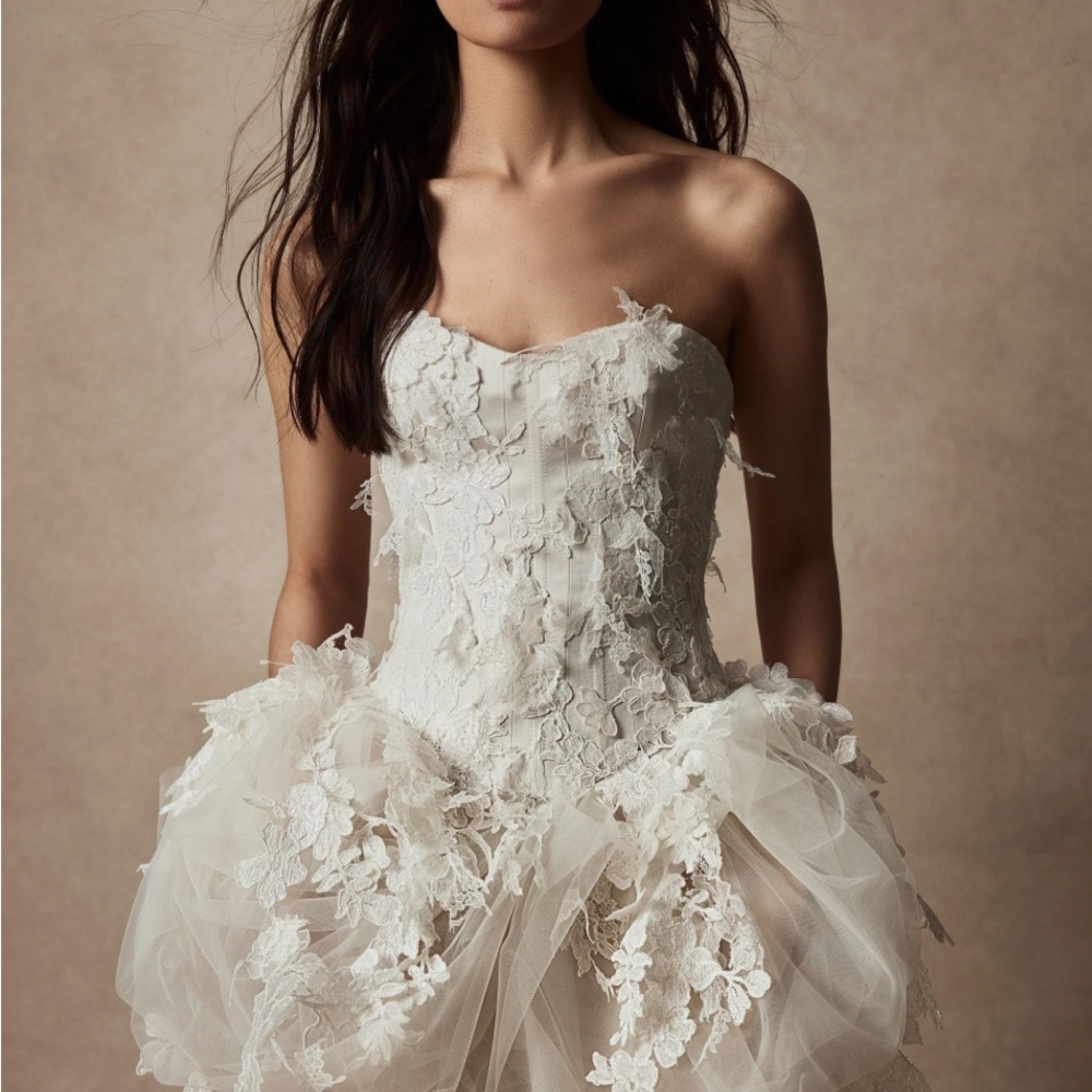 New with tags DANIELLE FRANKEL Bridal Liv Size 10